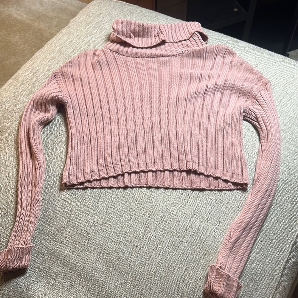 Forever 21 size small turtleneck crop sweater EUC